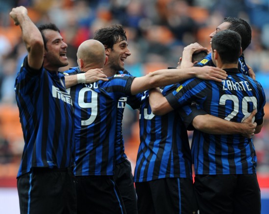 国脚关键传球完成制胜球