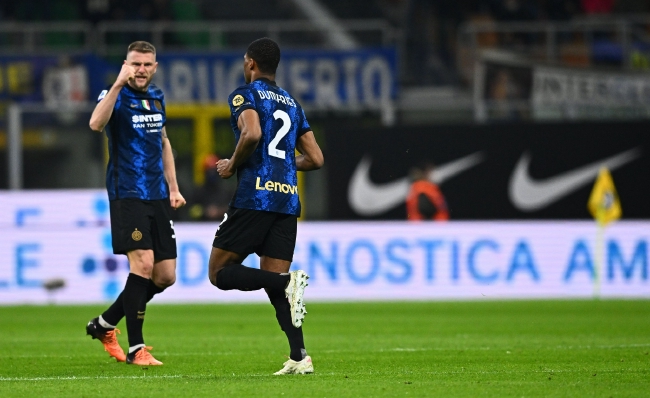 火箭哈登末节三分连续命中