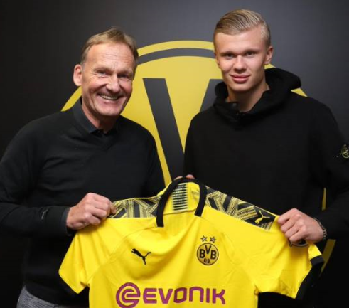 特里：我肯定同意萨拉赫的说法，他已经成为利物浦的替罪羊