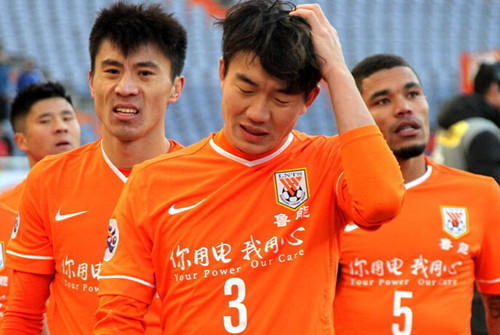 雪花飘飘北风萧萧，记者：世界杯抽签仪式场外下着大雪